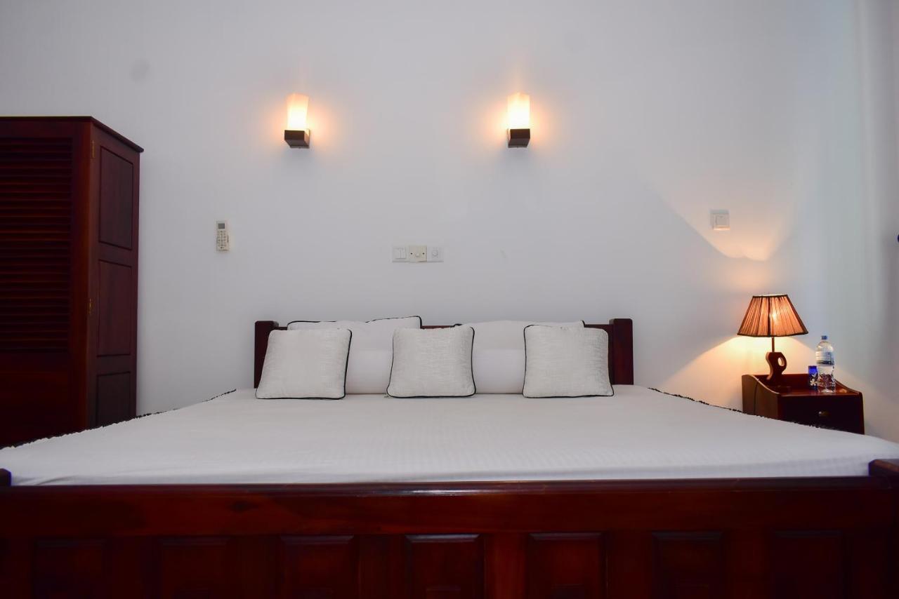 Minuri Villa Хіккадува Екстер'єр фото