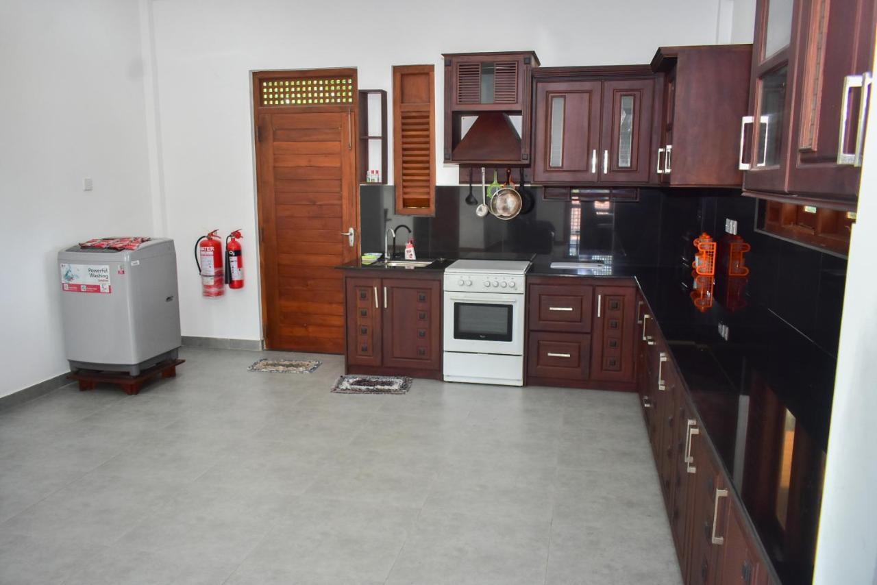 Minuri Villa Хіккадува Екстер'єр фото