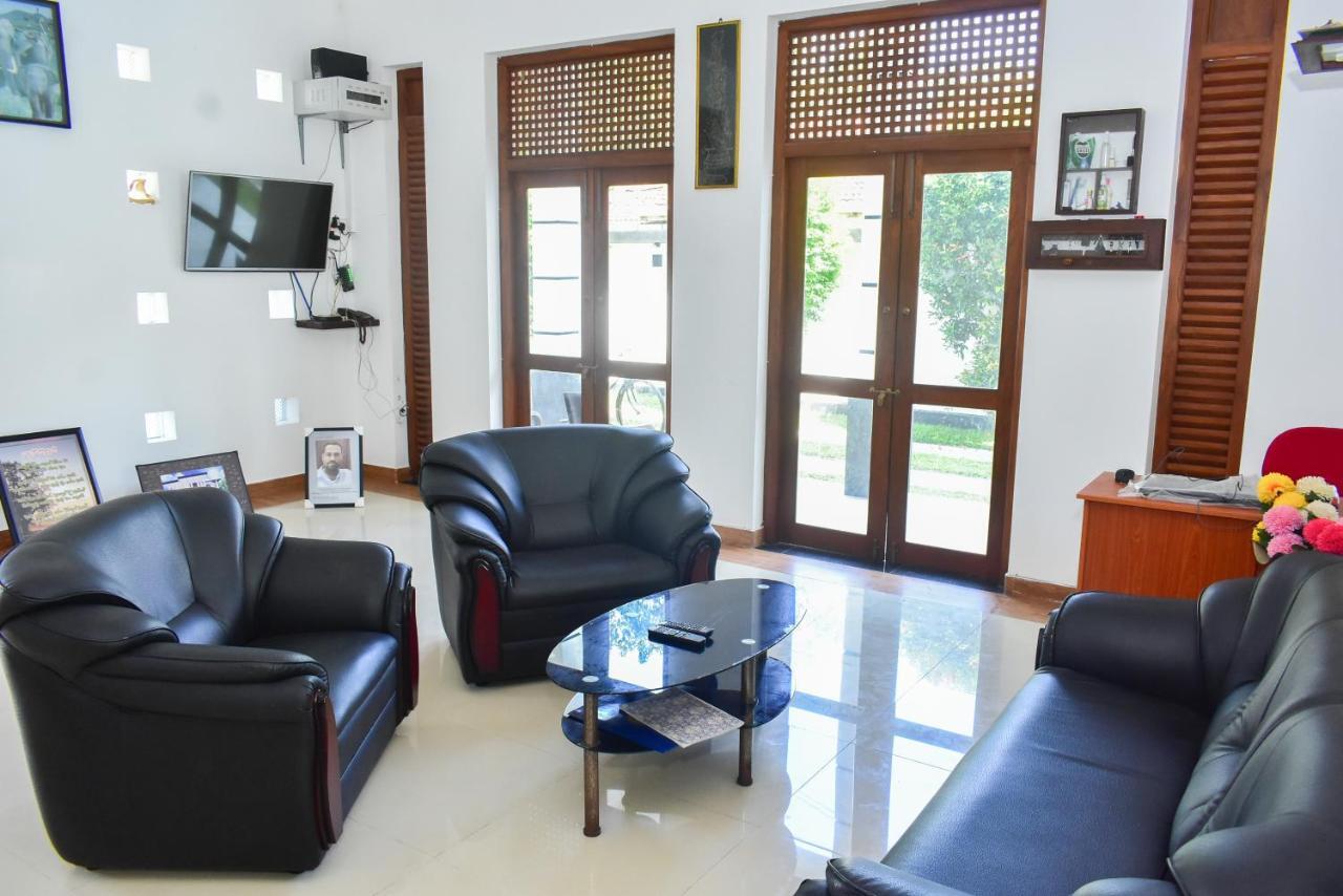Minuri Villa Хіккадува Номер фото