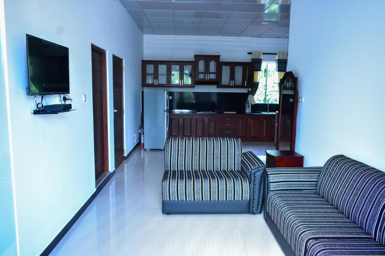 Minuri Villa Хіккадува Екстер'єр фото